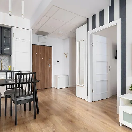 Apartamento Rentplanet - Bliska Wola Varsovia