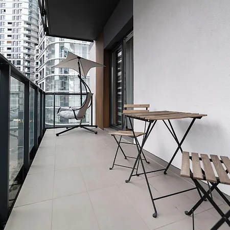 Apartamento Rentplanet - Bliska Wola Varsovia