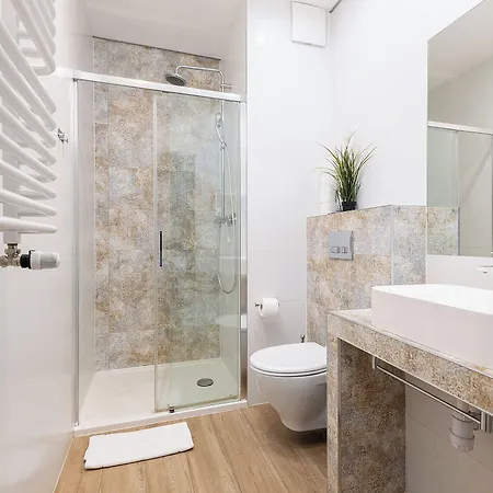 Rentplanet - Bliska Wola Apartamento